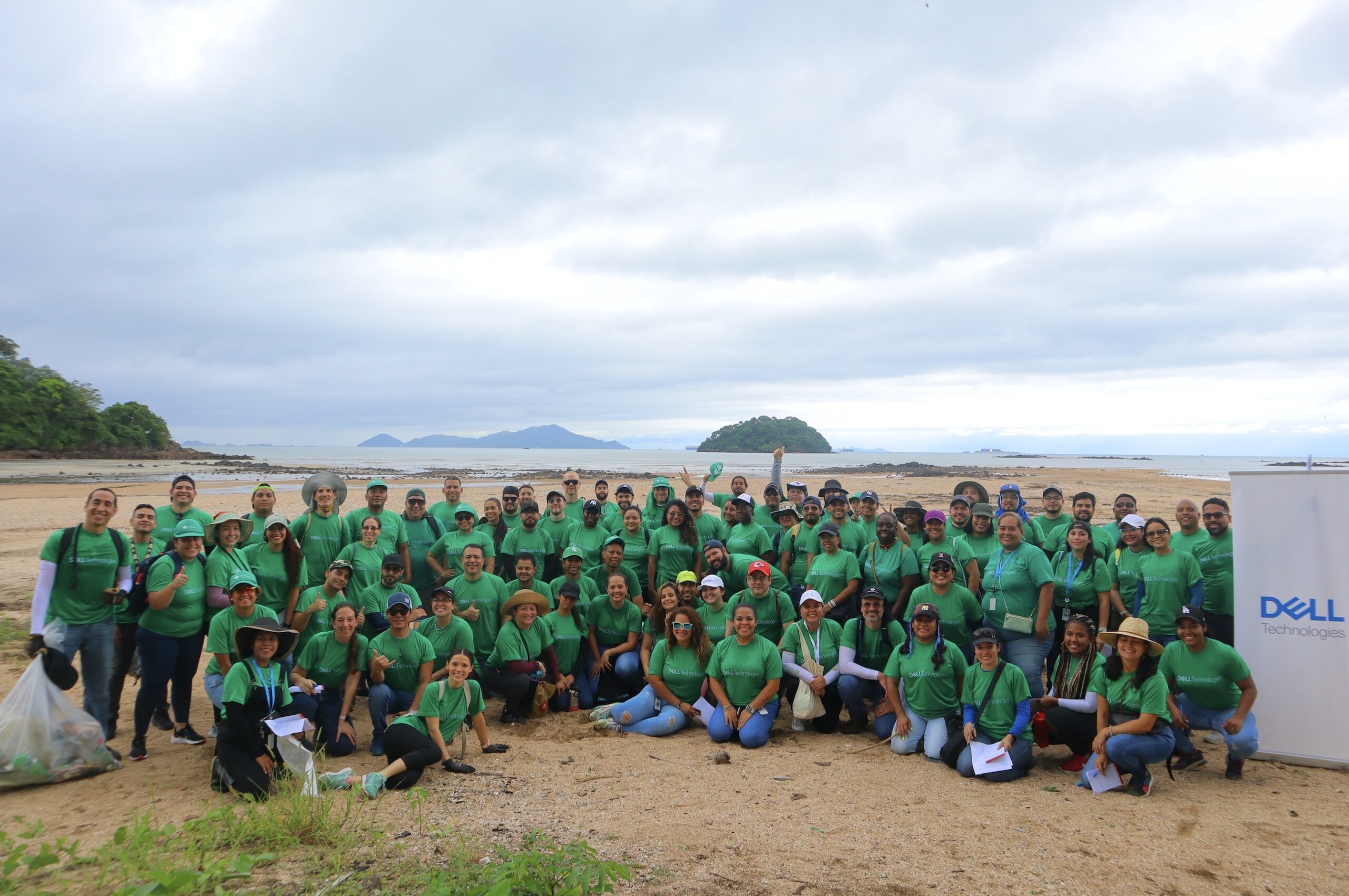 Dell Technologies participó en limpieza de playa Veracruz