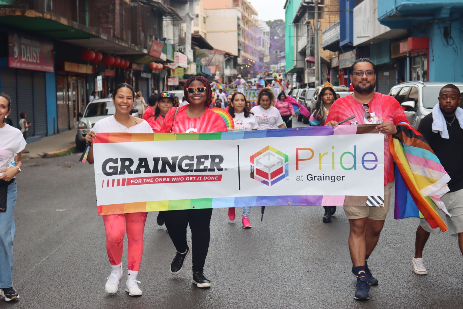 Más de 15 mil personas marchan por el Orgullo y piden igualdad de derechos en Panamá