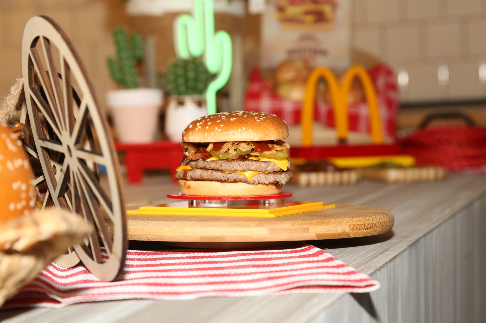 McDonald’s celebra el lanzamiento oficial de su nueva hamburguesa “Cuarto de libra Western BBQ”