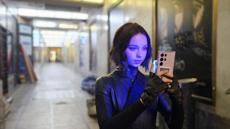 Samsung se asocia con la actriz Emma Myers y el equipo Galaxy para abrir “Epic Worlds” (Mundos Épicos) con Galaxy S23 Ultra