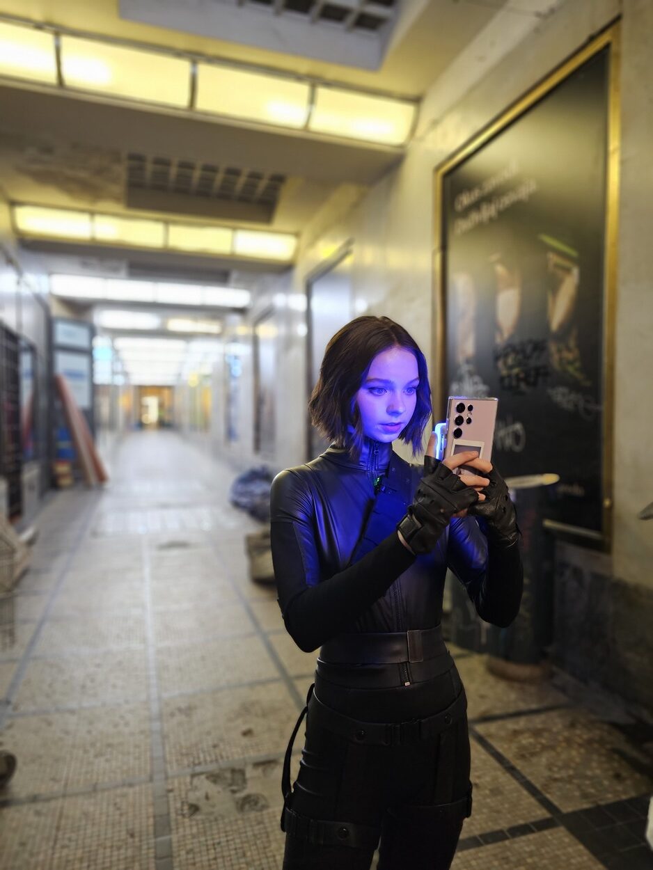 Samsung se asocia con la actriz Emma Myers y el equipo Galaxy para abrir “Epic Worlds” (Mundos Épicos) con Galaxy S23 Ultra