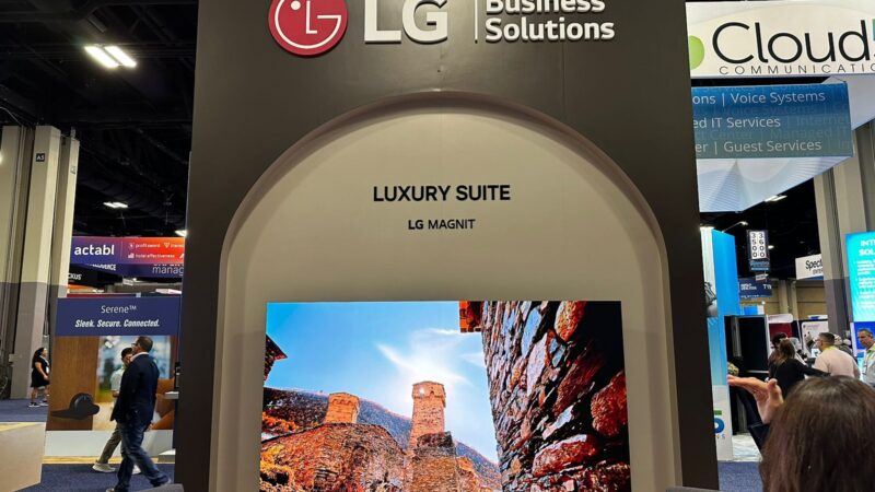 TV LG HOTEL CON GOOGLE CAST Y AIRPLAY, ROBOTS CLOi, PANTALLAS DVLED Y CARGADORES EV PRESENTADOS EN HITEC 2024