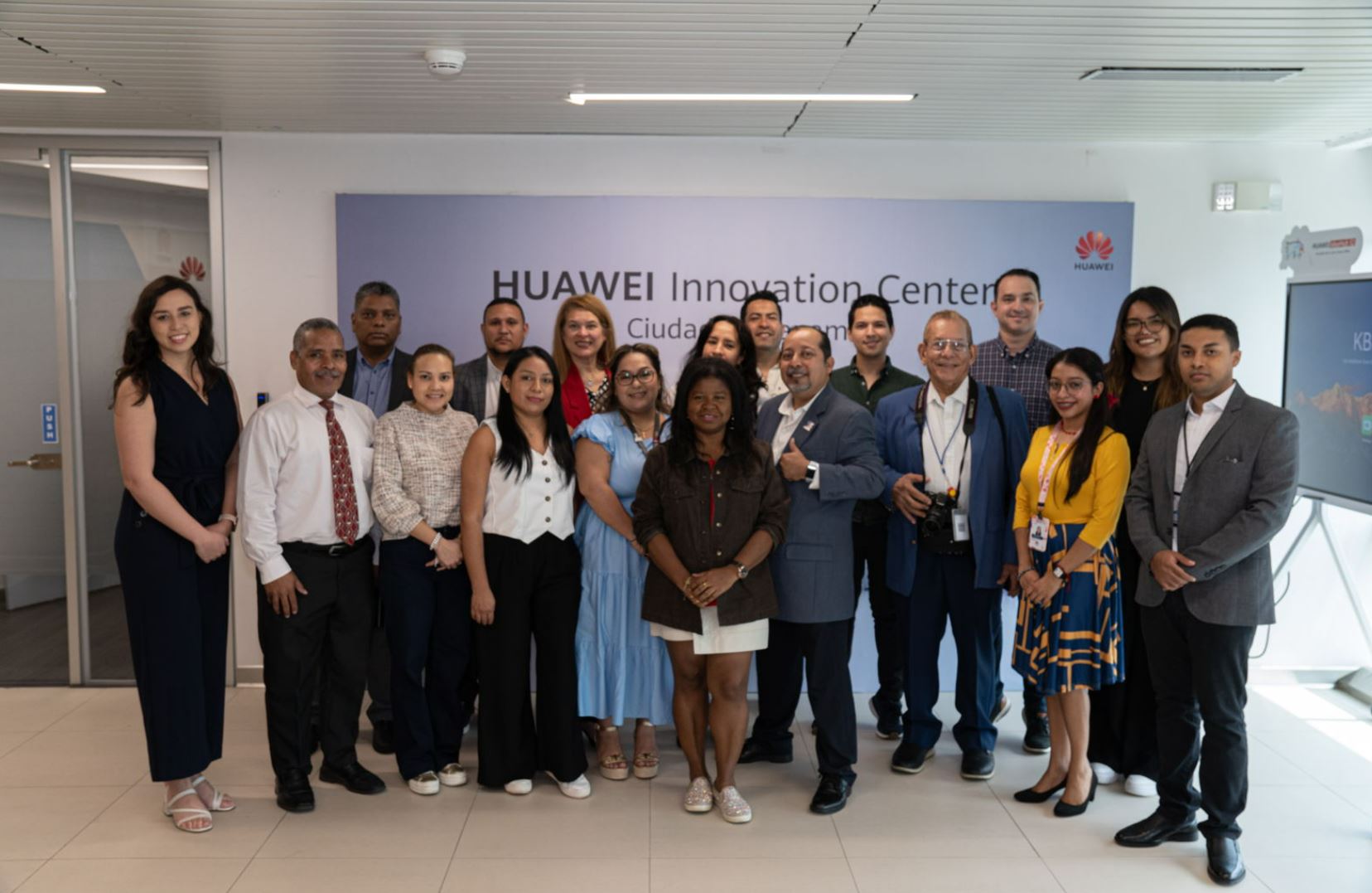 Huawei Presentó el ecosistema de Aulas escolares y Oficinas inteligentes con IdeaHub Series