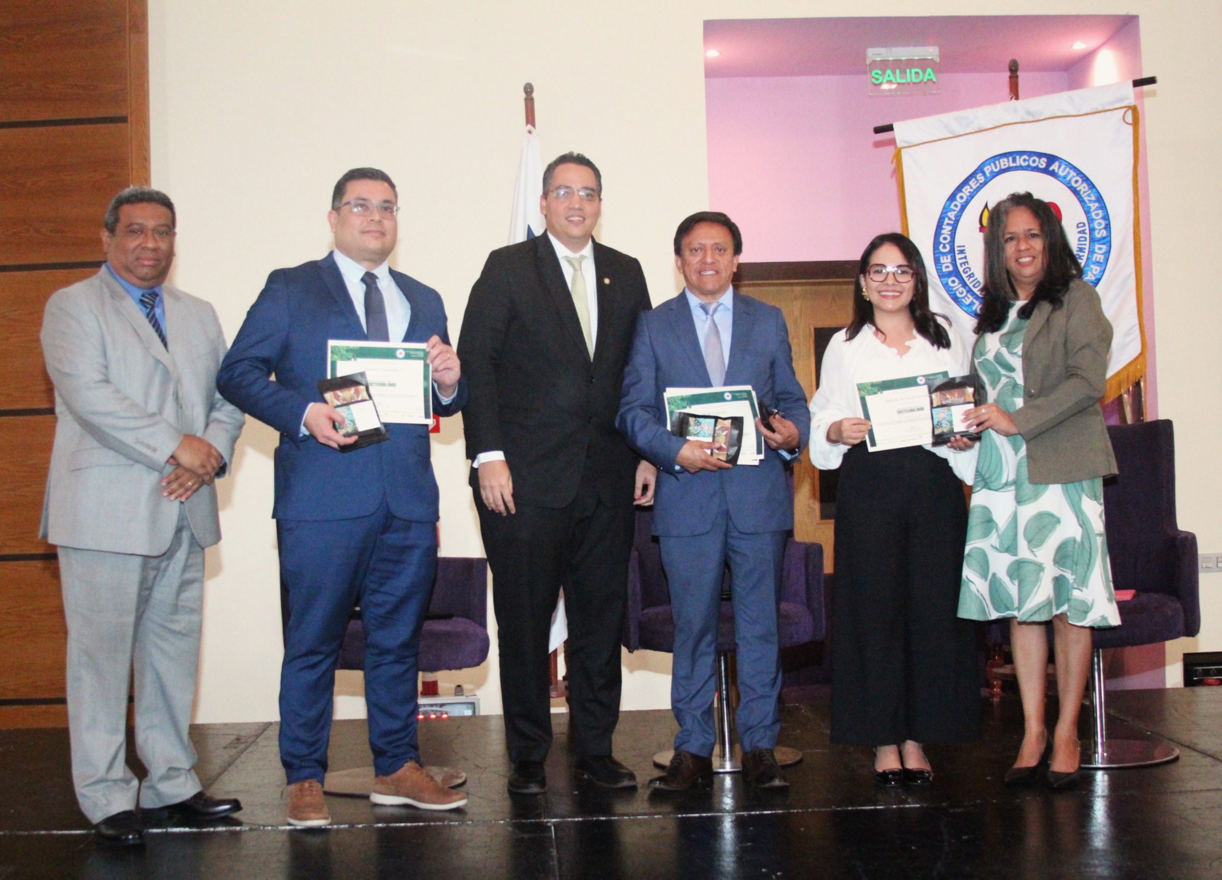 EY Refuerza su liderazgo en sostenibilidad con participación estratégicaen el Simposio Internacional de Sostenibilidad 2025 en Panamá