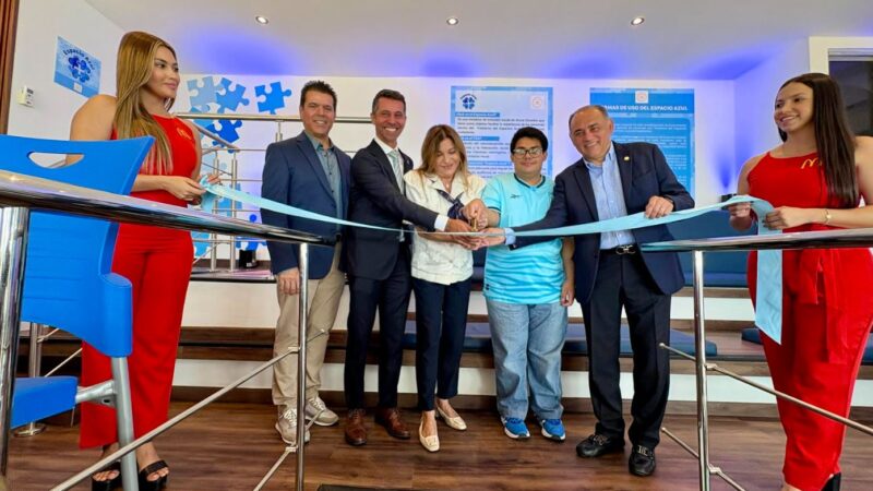El Despacho de la Primera Dama, Arcos Dorados y Pandeportes inauguran el ‘Palco Azul’ para niños con autismo en el Estadio Rommel Fernández