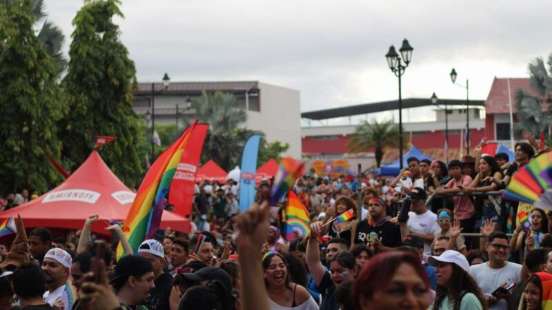 Miles marchan por la igualdad en la Marcha del Orgullo 2025 en Panamá
