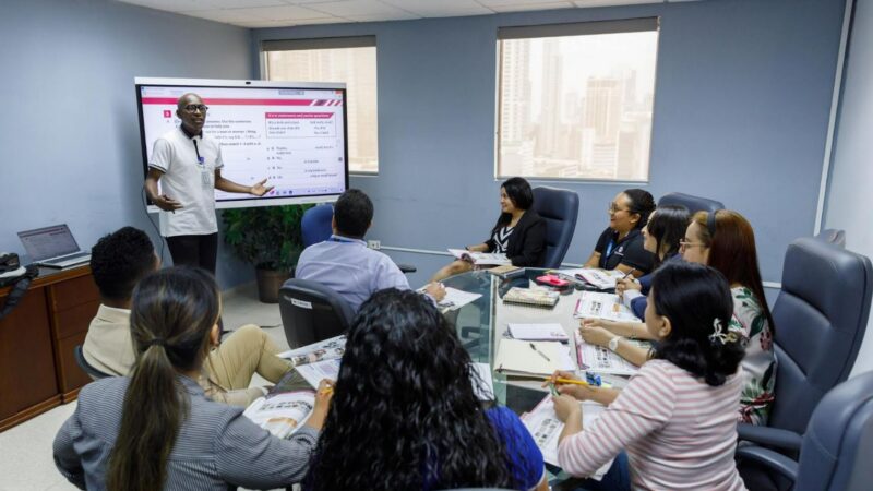 Caja de Ahorros impulsa el crecimiento profesional de su equipo humano para construir la banca del futuro 