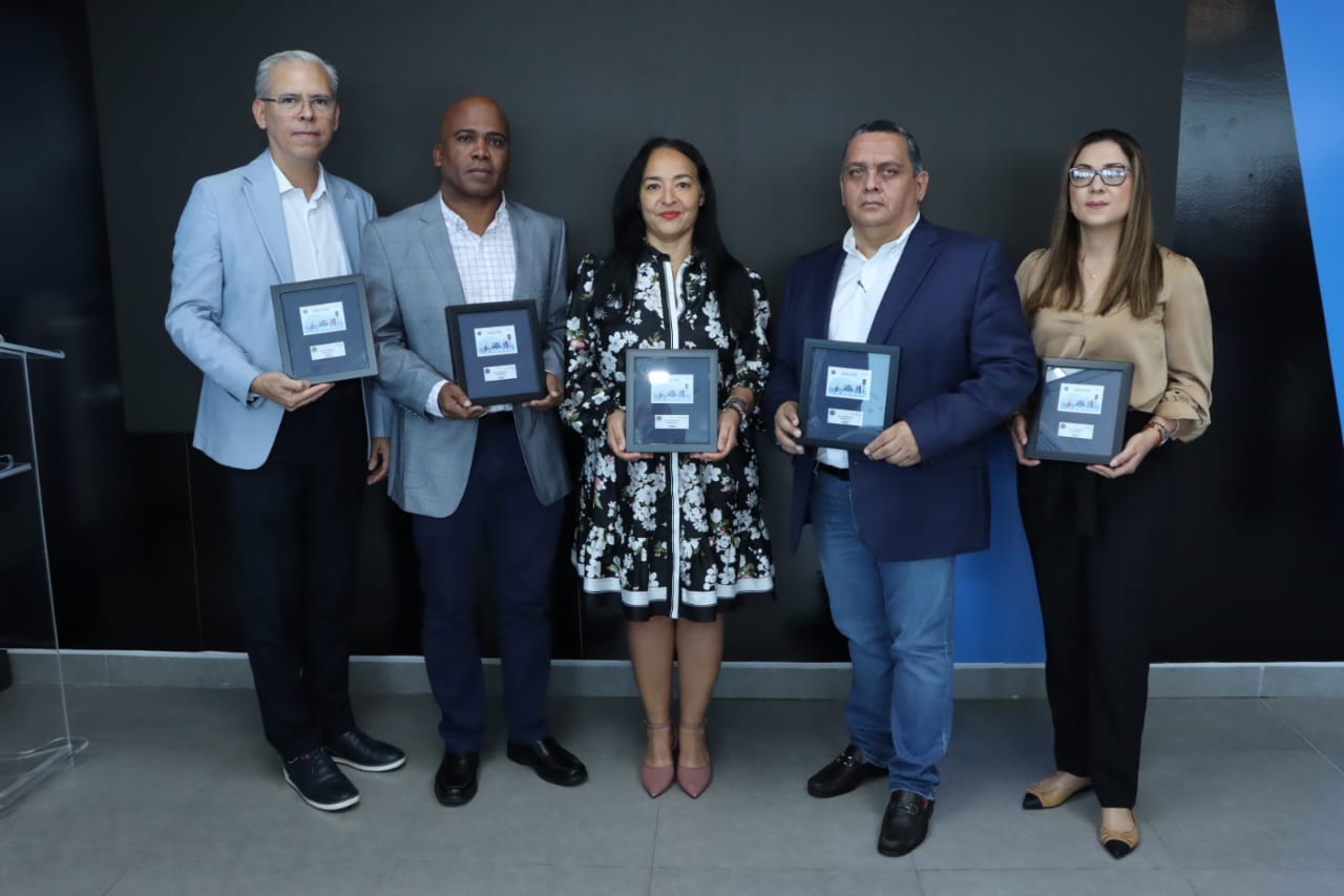 SONDA y ATTT refuerzan compromiso con la seguridad vial con tarjeta conmemorativa de transporte