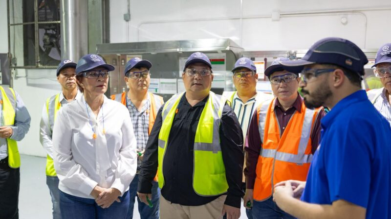 Cervecería Nacional refuerza lazos con líderes de la comunidad china en recorrido por su planta en Pasadena