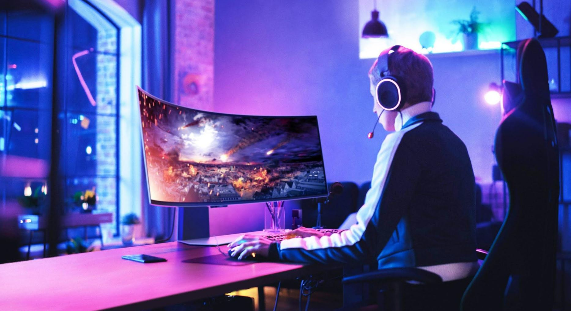 Una pantalla para cada tipo de gamer: ¿curva o plana? Descubre cuál es la mejor opción para ti