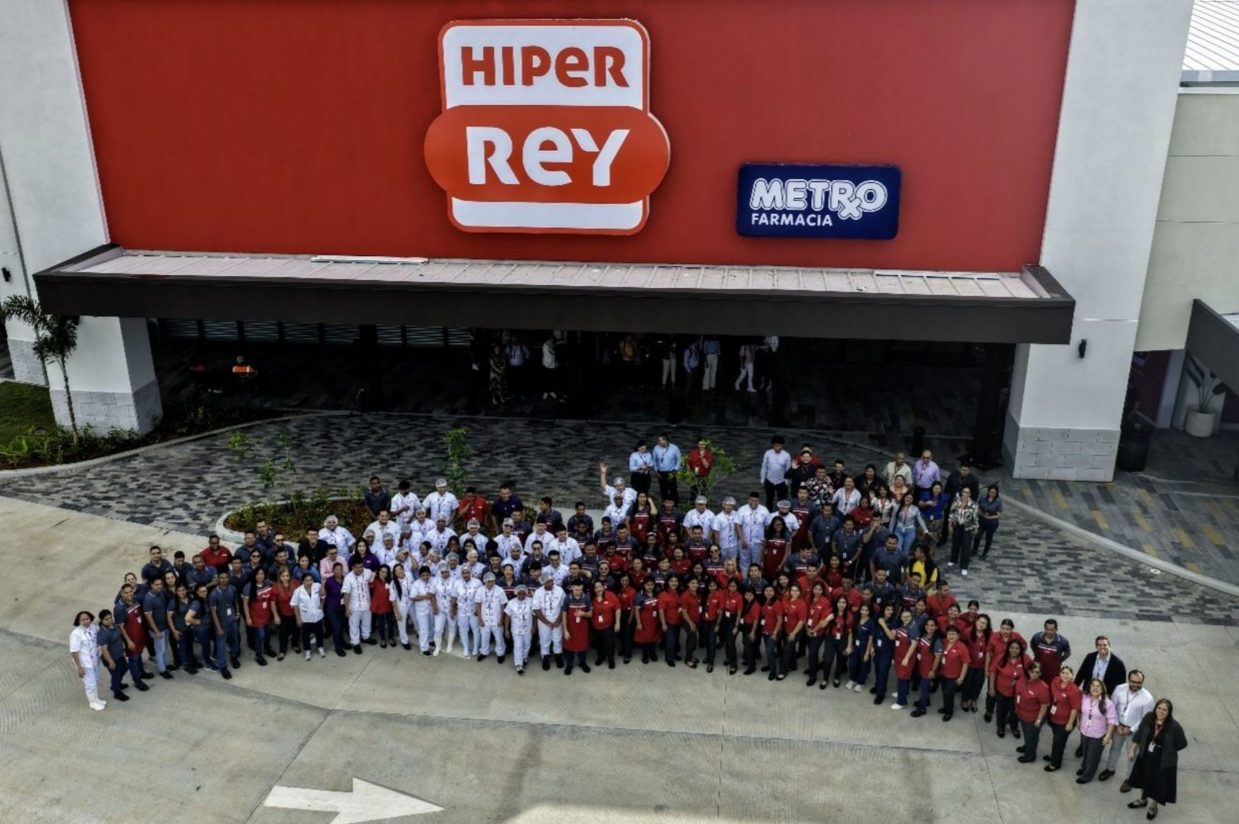 PRIMER HIPER REY ABRE SUS PUERTAS EN LOS PUEBLOS