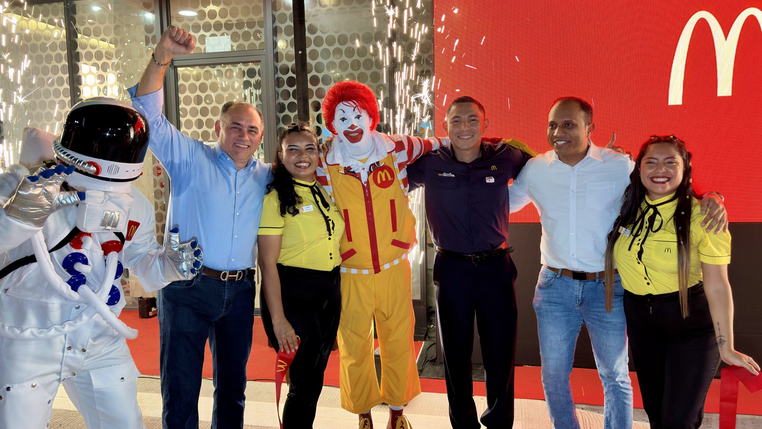 Arcos Dorados inaugura su primer Flagship en Panamá y tercer McDonald’s con el diseño Luna en el mundo
