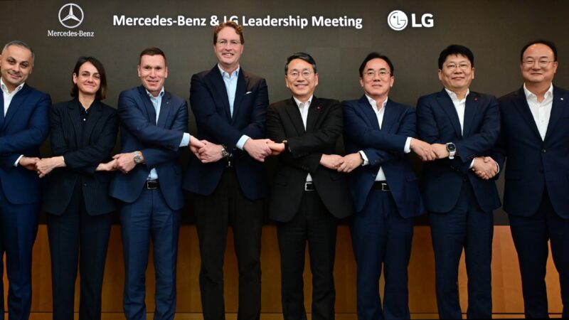 LG Y MERCEDES-BENZ ANALIZAN LA EXPANSIÓN DE SU COLABORACIÓN “ONE LG SOLUTION”
