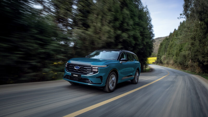 Ford presenta en Panamá la nueva Edge 2026: potencia híbrida y tres filas para mayor autonomía y espacio.