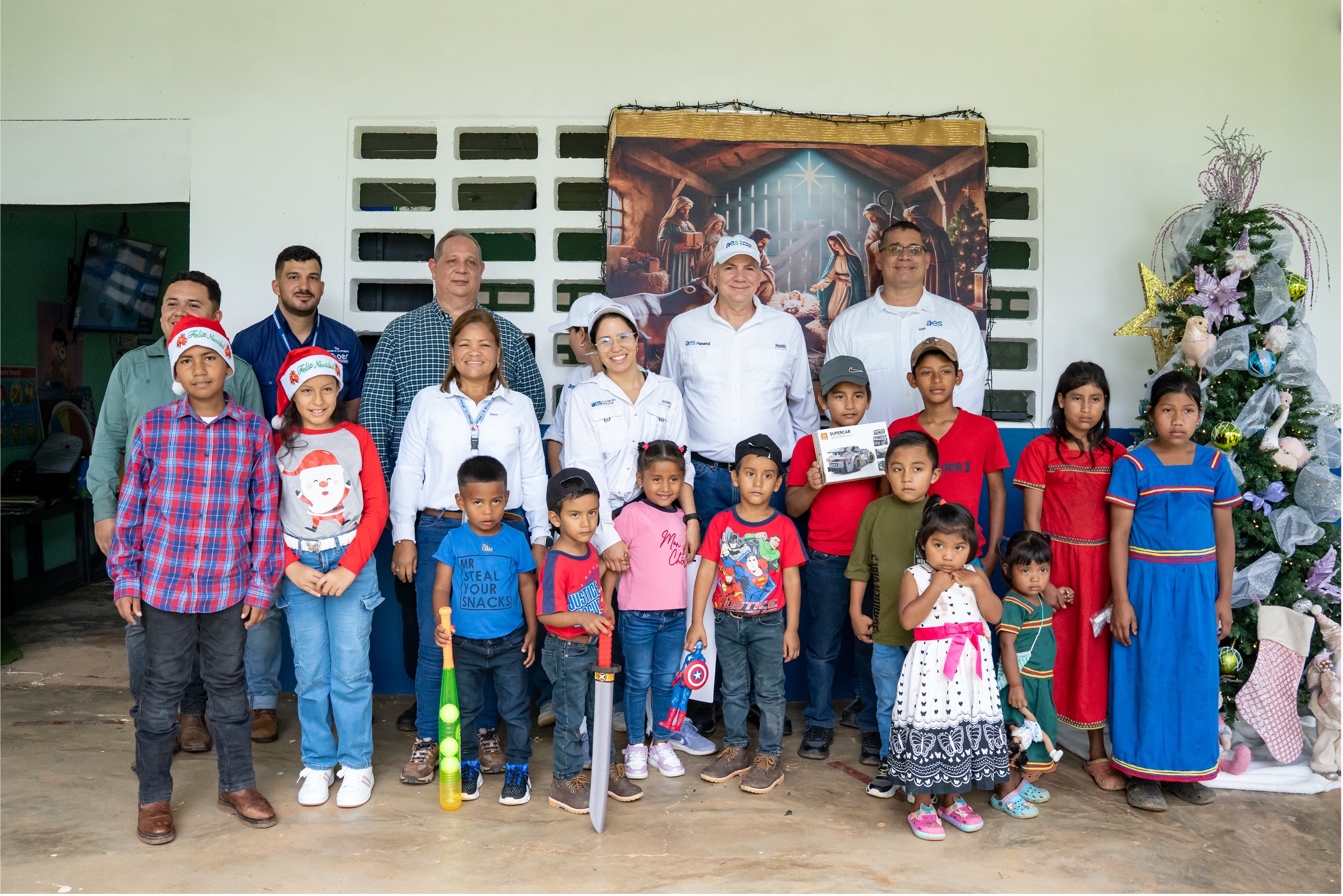 El Bongo enciende la luz por primera vez gracias a proyecto de electrificación rural de AES Panamá