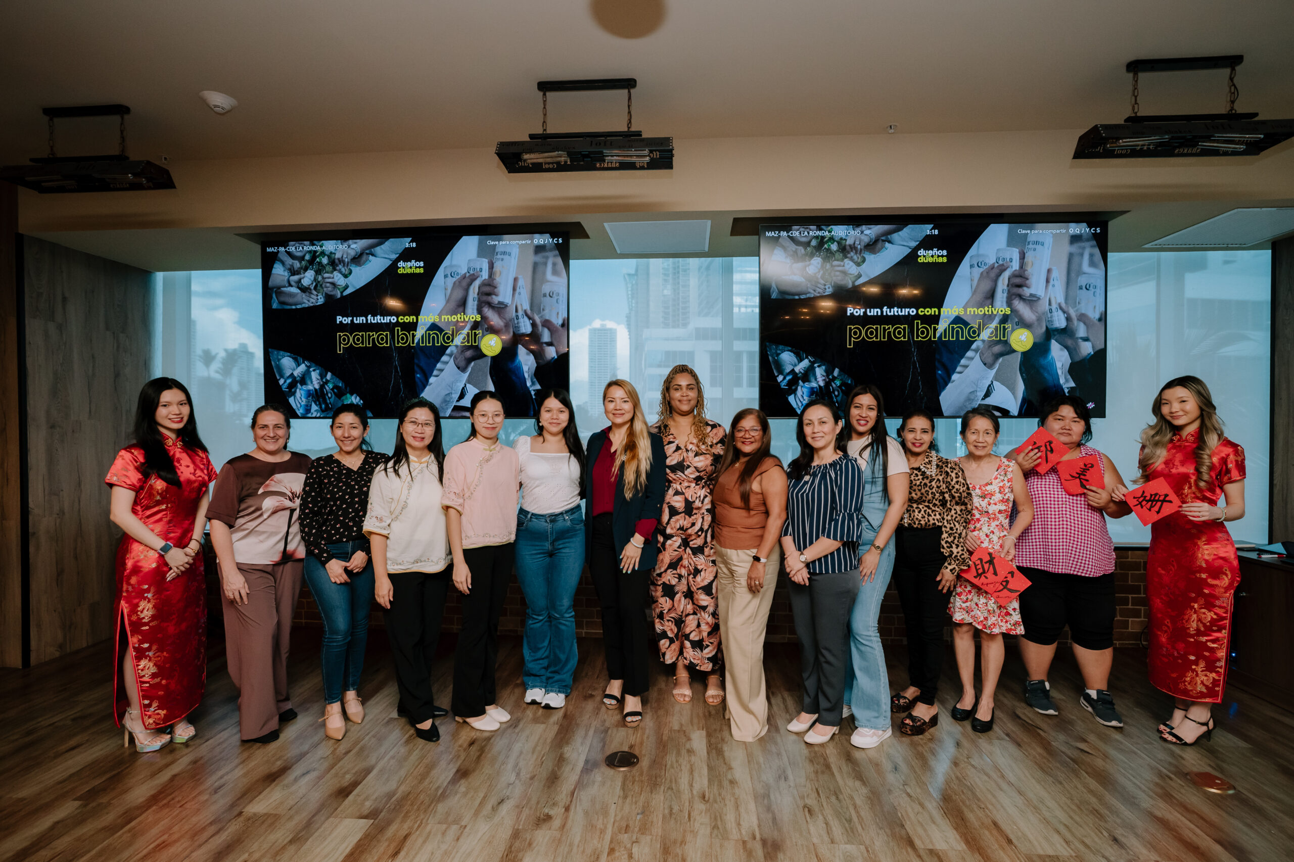 Cervecería Nacional rinde homenaje a madres de la comunidad china en Panamá