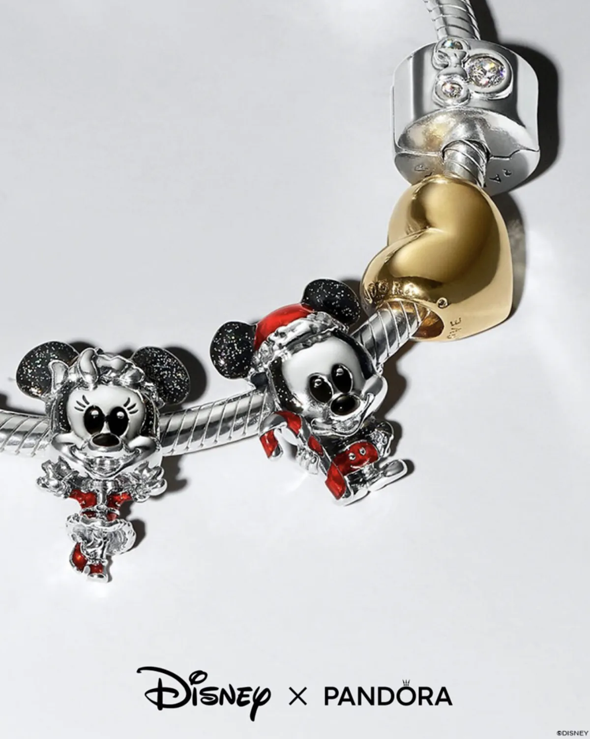 PANDORA CELEBRA LA MAGIA DE REGALAR CON MICKEY, MINNIE Y UNA COLECCIÓN LLENA DE ENCANTO 