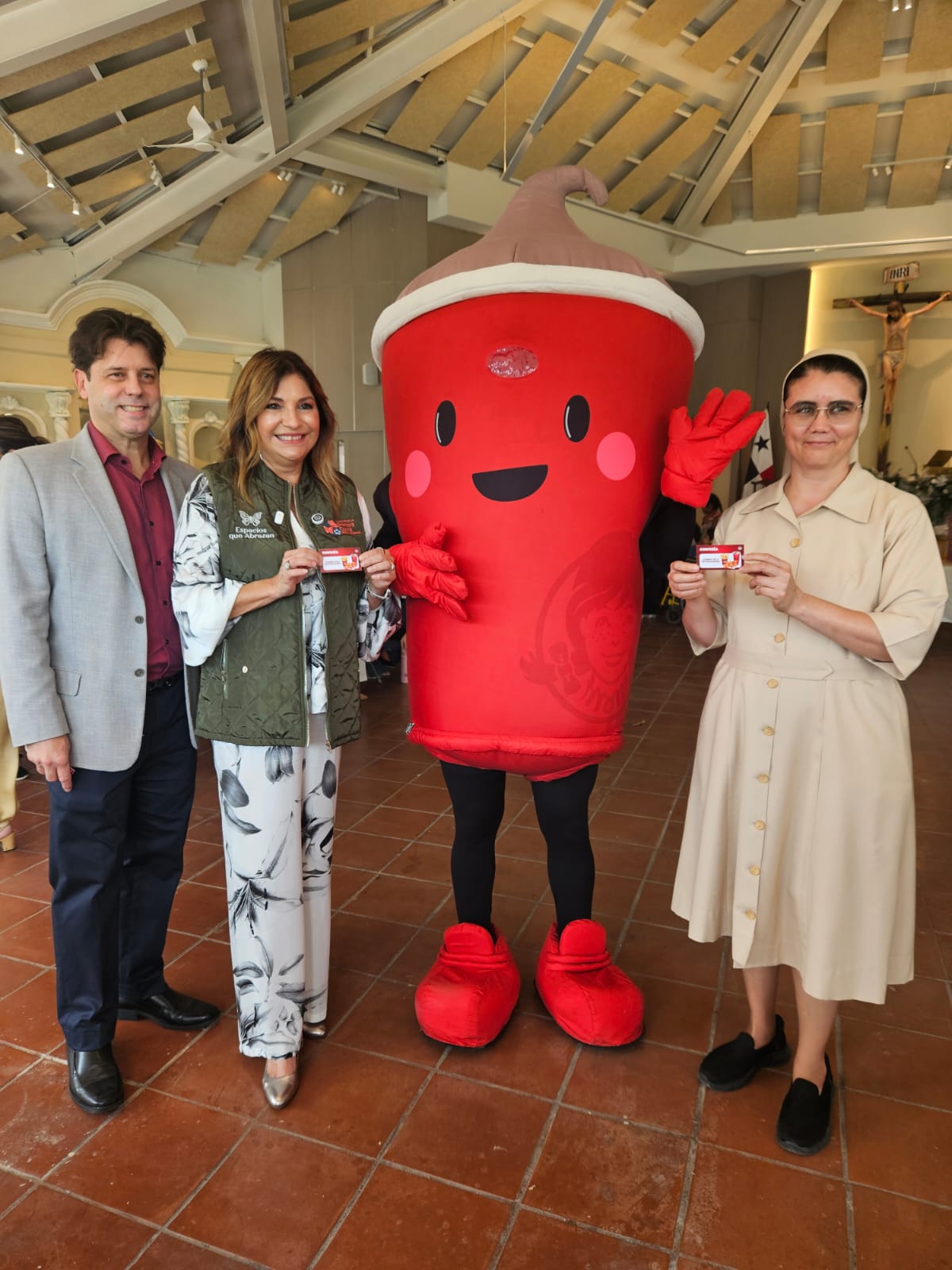 Wendy’s Panamá entrega donativo al Hogar Malambo 