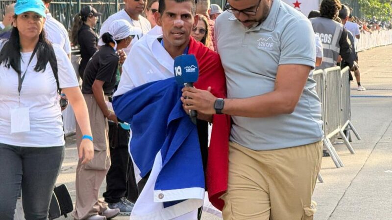 El panameño Jorge Castelblanco y la ecuatoriana Silvia Ortiz ganaron la décima edición del Maratón CAF 2026