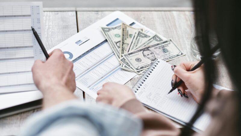 Aspiración salarial promedio disminuye: Panamá presenta una caída de 3.33%